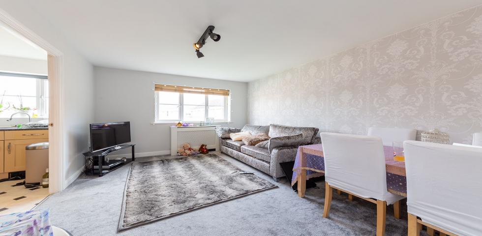 			UNDER OFFER , 1 Bedroom, 1 bath, 1 reception Flat			 Windmill Drive, CRICKLEWOOD